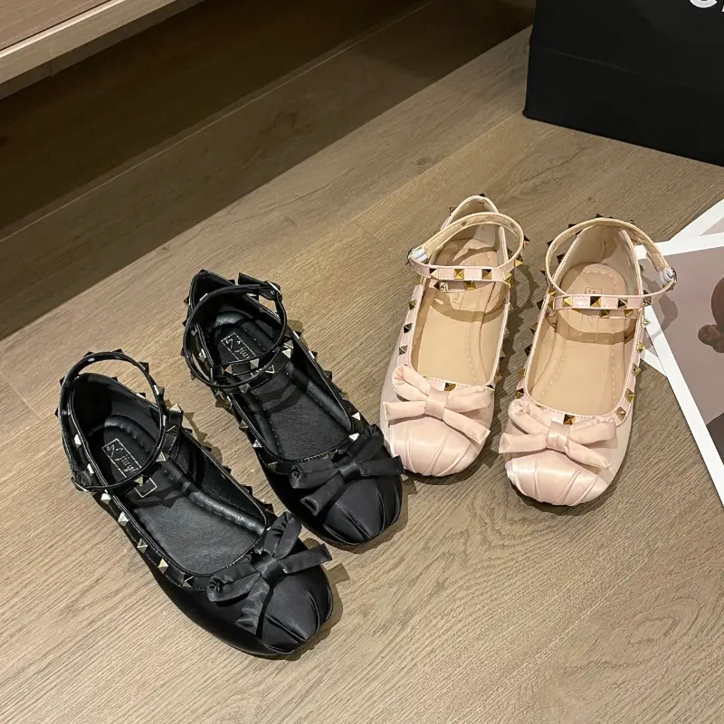 New Women Flat Shoes Fashion Spring Autumn Classic Rivets Ladies Shoe Ankle-strap Versatile Women Causal Ballet Shoes Round-toe