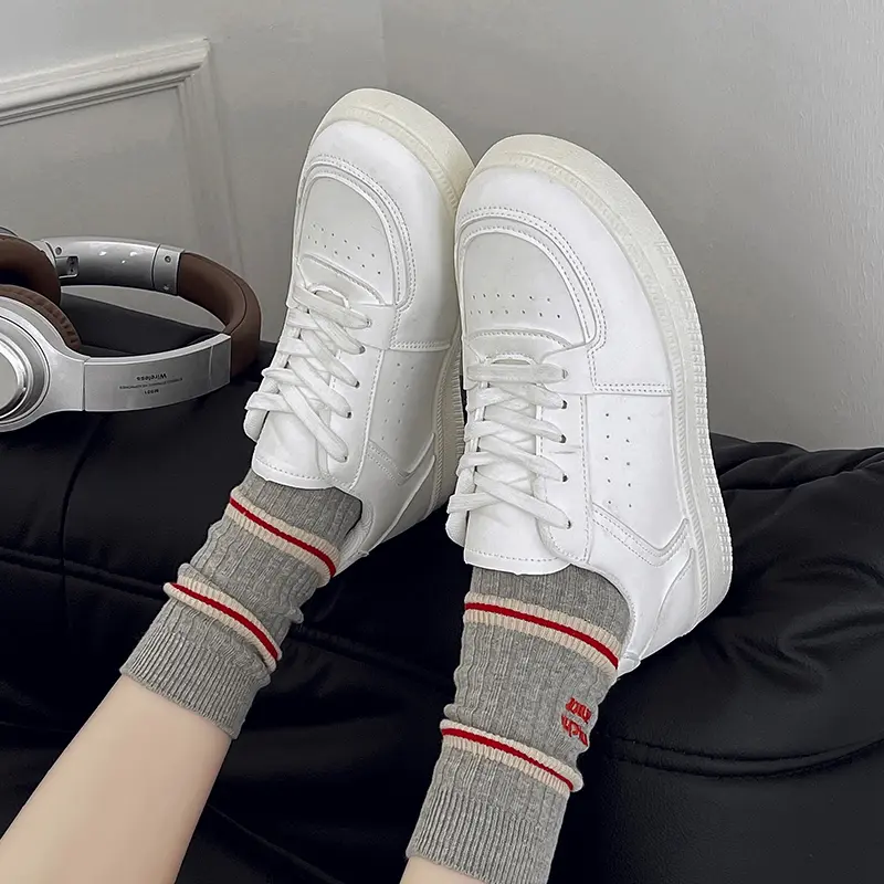 New Women's White Sneakers New Thick Bottom Solid Color Fashion Women Casual Shoes Sports Shoes School Outdoor Tennis Versatile