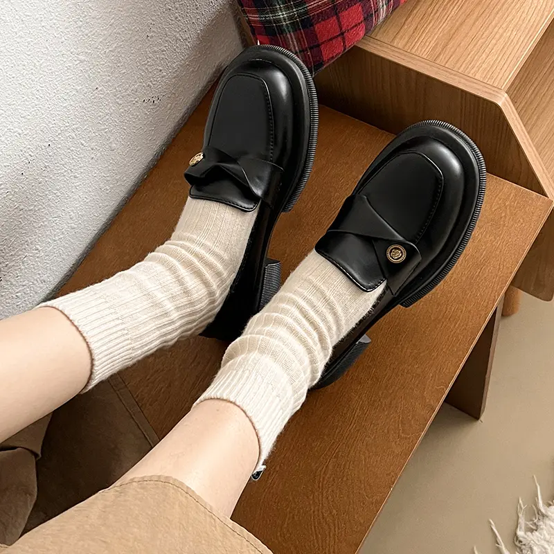 Women Spring New Black Platform Flats Shoes Fashion Versatile Women Loafers Slip on 2025 Elegant Performance Lady Leather Shoes