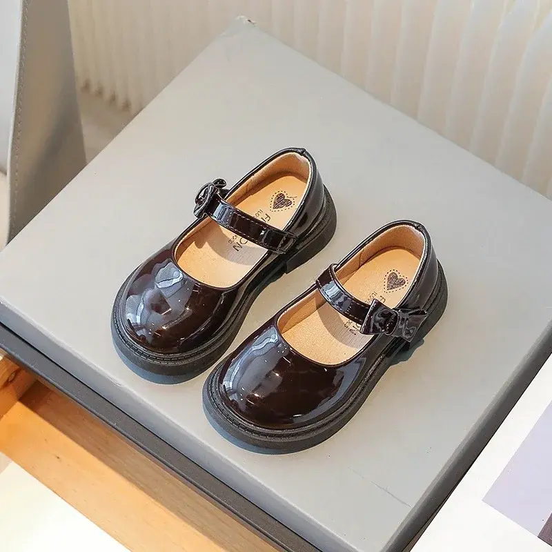 Brightly and Smooth Patent Leather Shoes Child School Girl Solid Dress Shoes Girls Leisure Park Walking Shoes for Student I04234