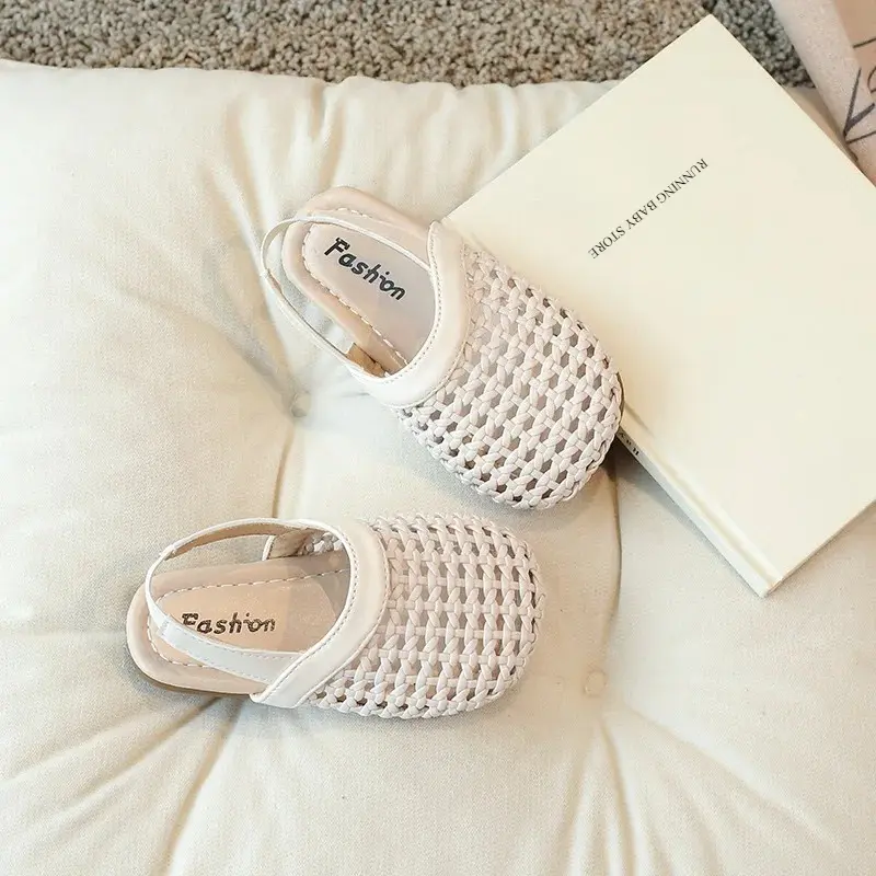 Children Sandals Hollow Closed Toe Girls Shoes Slides Soft Sole Breathable Princess Beach Sandals Kids Flats Roman Shoes I05204