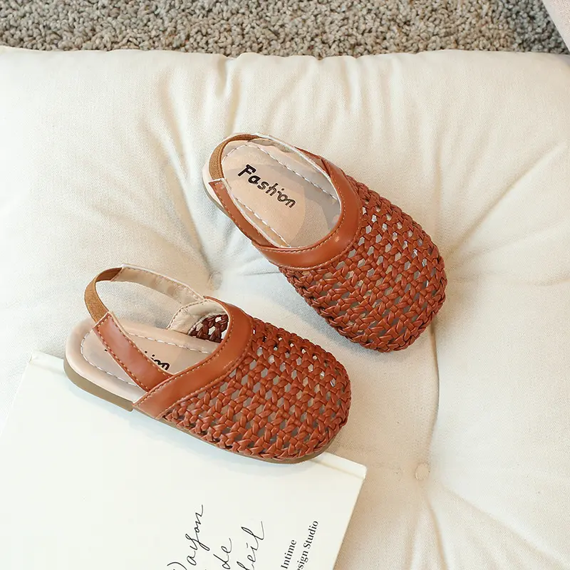 Children Sandals Hollow Closed Toe Girls Shoes Slides Soft Sole Breathable Princess Beach Sandals Kids Flats Roman Shoes I05204