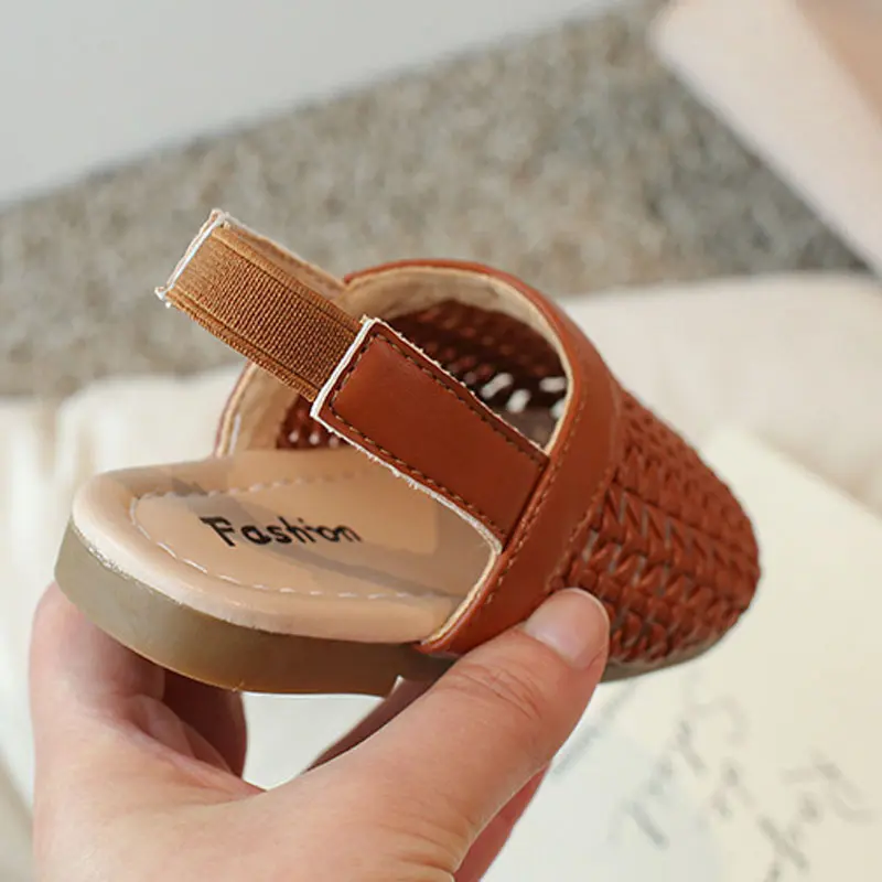 Children Sandals Hollow Closed Toe Girls Shoes Slides Soft Sole Breathable Princess Beach Sandals Kids Flats Roman Shoes I05204