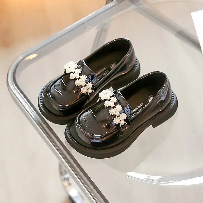 2025 Patent Leather Princess Shoes Girls Pearls Flowers Children Loafers Fashion Crocodile Pattern Kids Girl Boat Shoes I07102