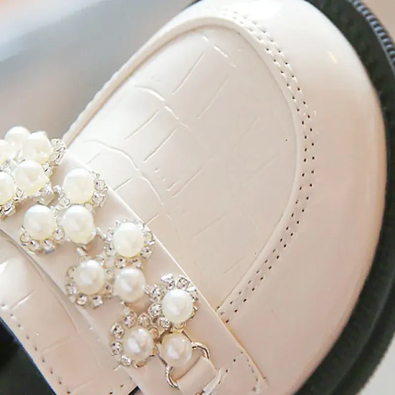 2025 Patent Leather Princess Shoes Girls Pearls Flowers Children Loafers Fashion Crocodile Pattern Kids Girl Boat Shoes I07102