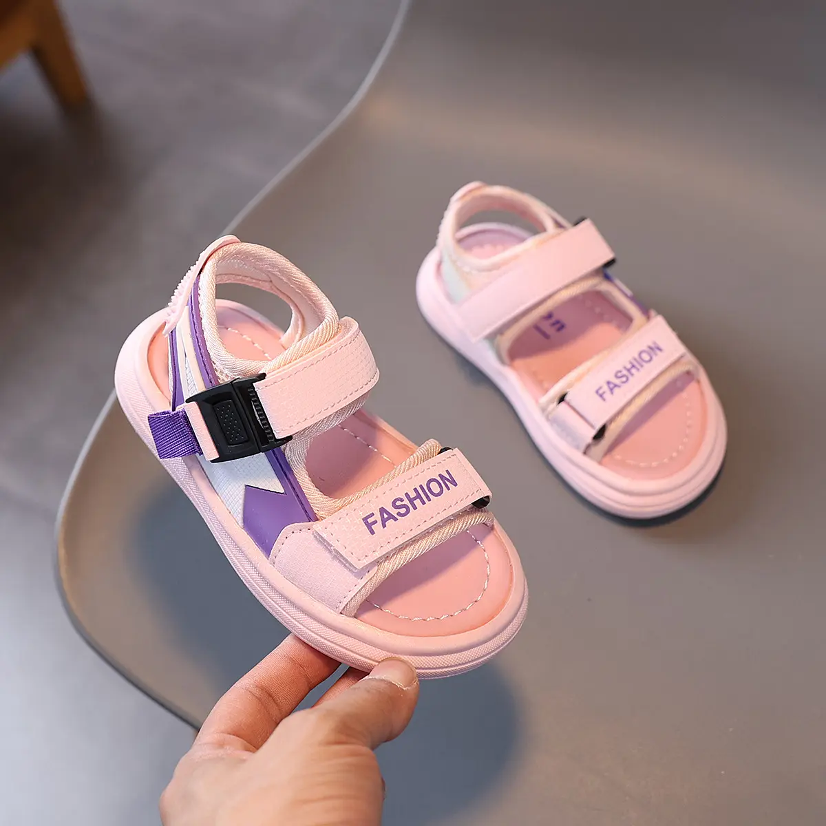 Lightweight Outdoor Sports Sandals Wear-resistant Boy Beach Shoes Non-Slip Sunnmer Fashion Flats Girls Breathable Sandals I05072