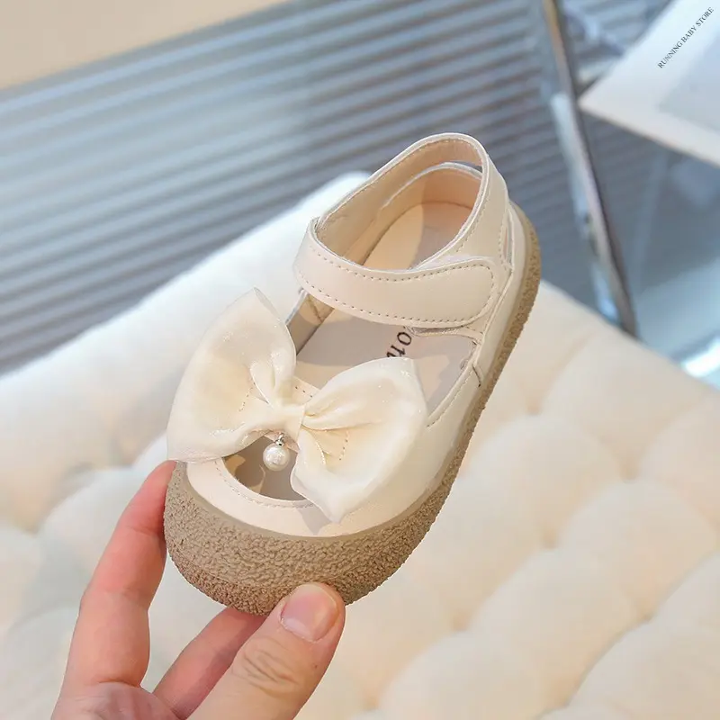 2025 Girl Flat Bottom Wrap Toe Sandals Children Summer Outwear Round Head Holiday Shoes with Bow-tie Pearl Princess Shoes I05101