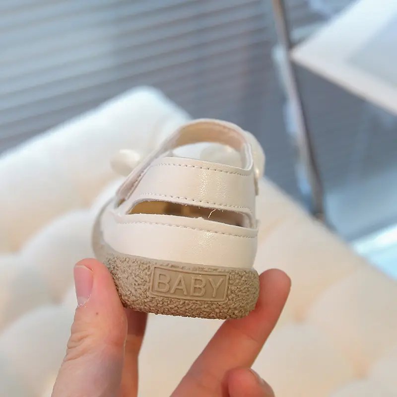 2025 Girl Flat Bottom Wrap Toe Sandals Children Summer Outwear Round Head Holiday Shoes with Bow-tie Pearl Princess Shoes I05101