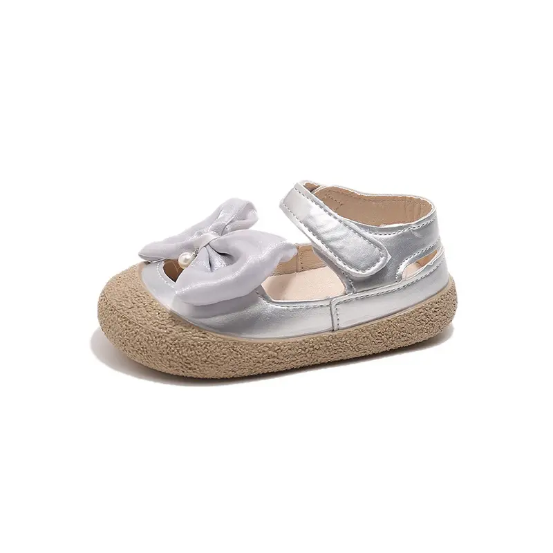 2025 Girl Flat Bottom Wrap Toe Sandals Children Summer Outwear Round Head Holiday Shoes with Bow-tie Pearl Princess Shoes I05101