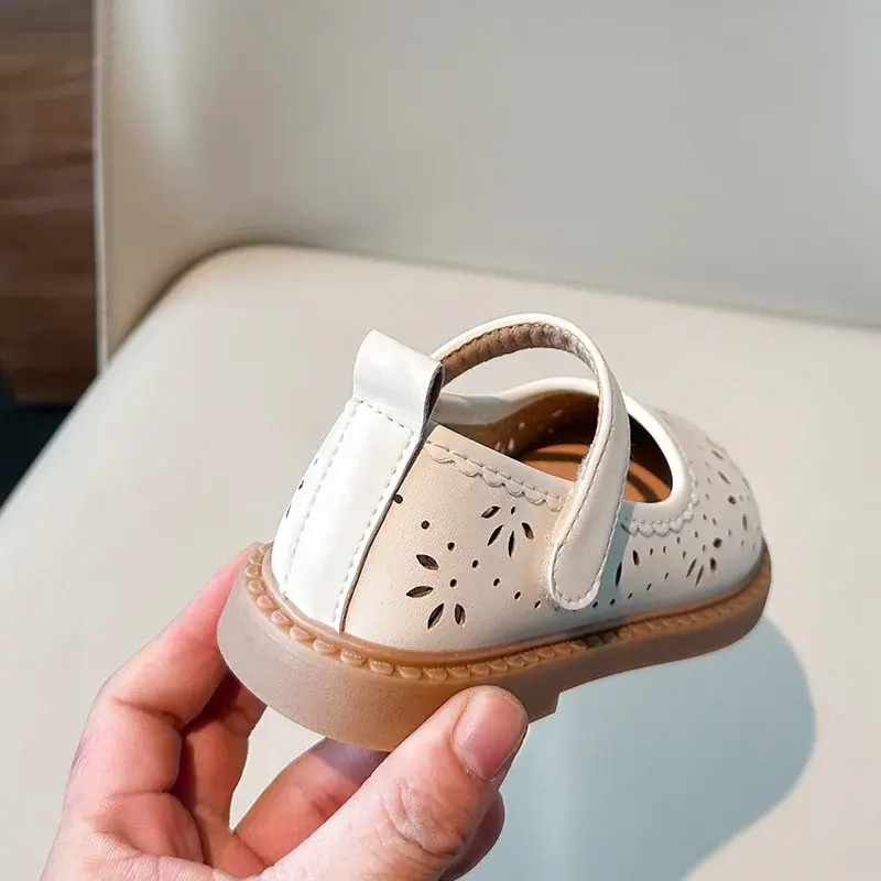 Spring Summer Kids Leather Shoes Fresh Cut-outs Flower Pattern Girls Princess Shoes Little Girls Single Shoes for Wedding I01031