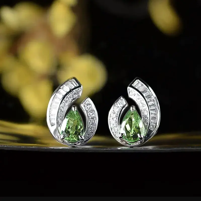 Huitan Waterdrop Green CZ Stud Earrings for Women Temperament Bride Wedding Earrings Luxury Silver Color Ear Jewelry New Arrival