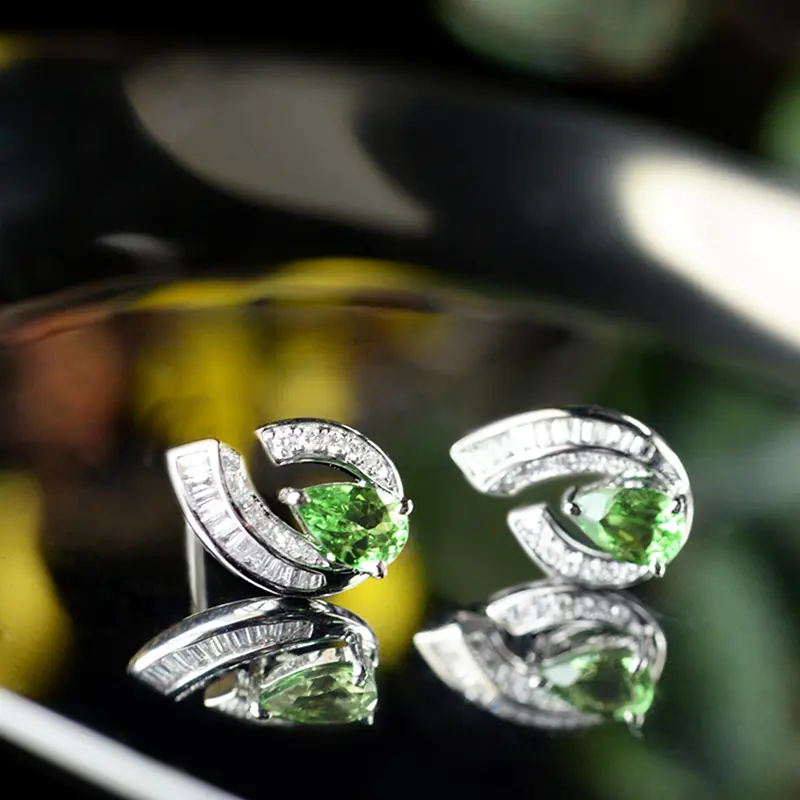 Huitan Waterdrop Green CZ Stud Earrings for Women Temperament Bride Wedding Earrings Luxury Silver Color Ear Jewelry New Arrival