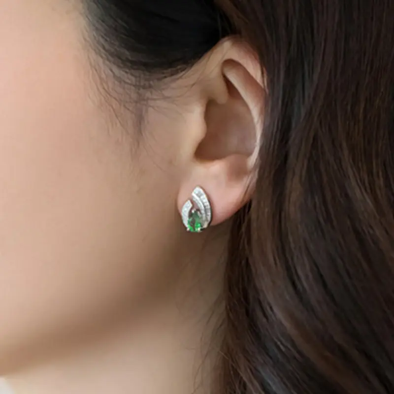 Huitan Waterdrop Green CZ Stud Earrings for Women Temperament Bride Wedding Earrings Luxury Silver Color Ear Jewelry New Arrival