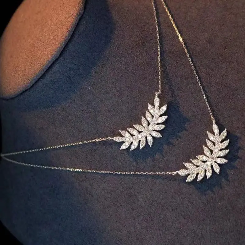 Huitan Delicate Leaf Pendant Necklace Women Luxury Inlaid Crystal Cubic Zirconia Aesthetic Wedding Engagement Fashion Jewelry
