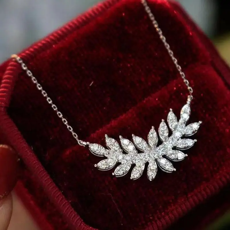 Huitan Delicate Leaf Pendant Necklace Women Luxury Inlaid Crystal Cubic Zirconia Aesthetic Wedding Engagement Fashion Jewelry