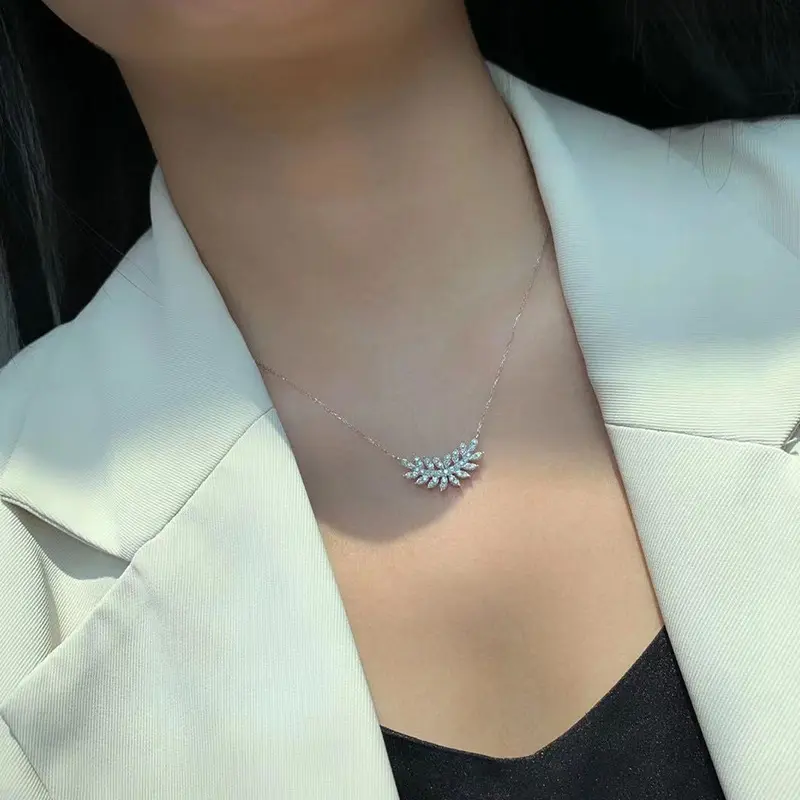 Huitan Delicate Leaf Pendant Necklace Women Luxury Inlaid Crystal Cubic Zirconia Aesthetic Wedding Engagement Fashion Jewelry