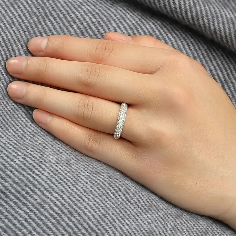 Huitan Exquisite Women Rings Luxury Silver Color Wedding Band Accessories Round Cubic Zirconia Simple and Elegant Lady Jewelry