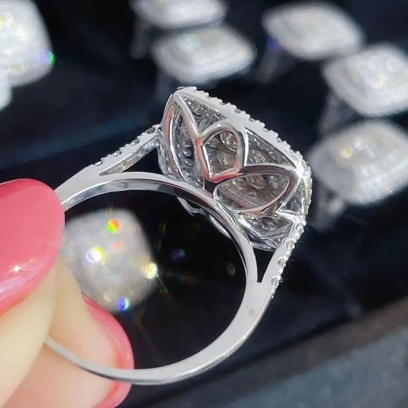 Huitan Luxury Women Wedding Rings Full Brilliant Crystal Cubic Zirconia Silver Color Female Rings for Party Statement Jewelry