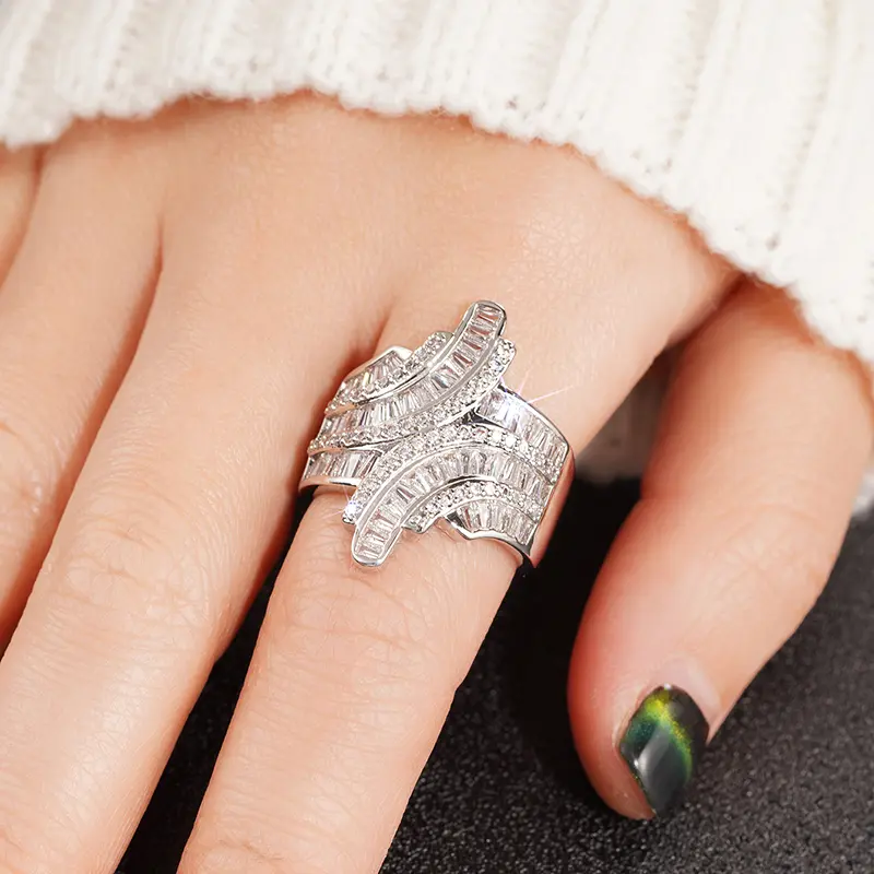 Huitan New Stylish Lady Gorgeous Finger Ring Wedding Party Jewelry with Bright Zirconia Luxury Trendy Accessories for Engagement