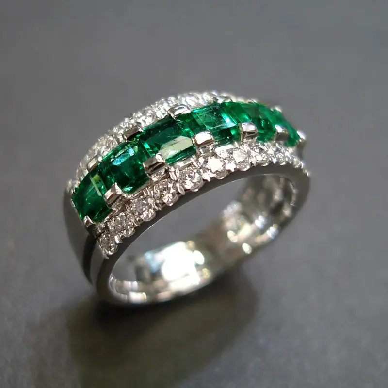 Huitan Temperament Women Finger-ring with Brilliant Green/White Cubic Zirconia Luxury Elegant Lady Accessories for Party Jewelry