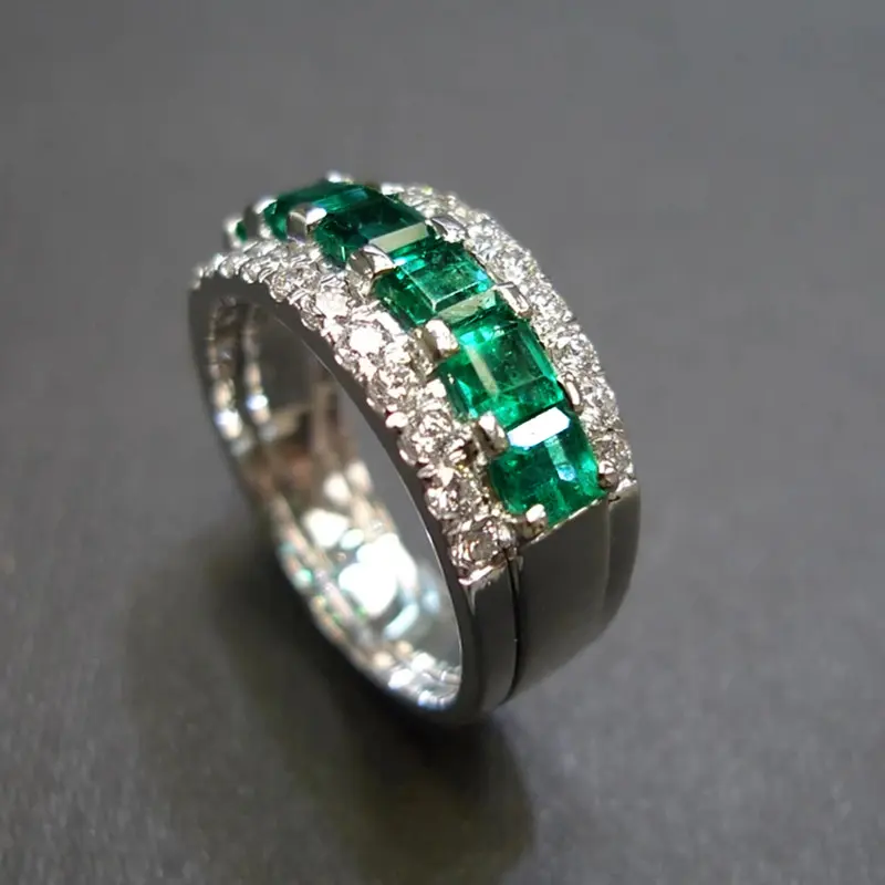 Huitan Temperament Women Finger-ring with Brilliant Green/White Cubic Zirconia Luxury Elegant Lady Accessories for Party Jewelry