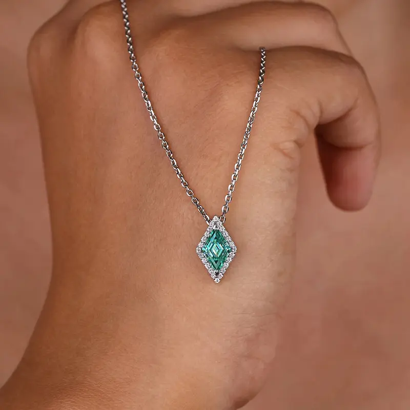 Huitan Chic Rhombic Green Cubic Zirconia Pendant Necklace for Women New Trendy Wedding Accessories Luxury Elegant Lady Jewelry
