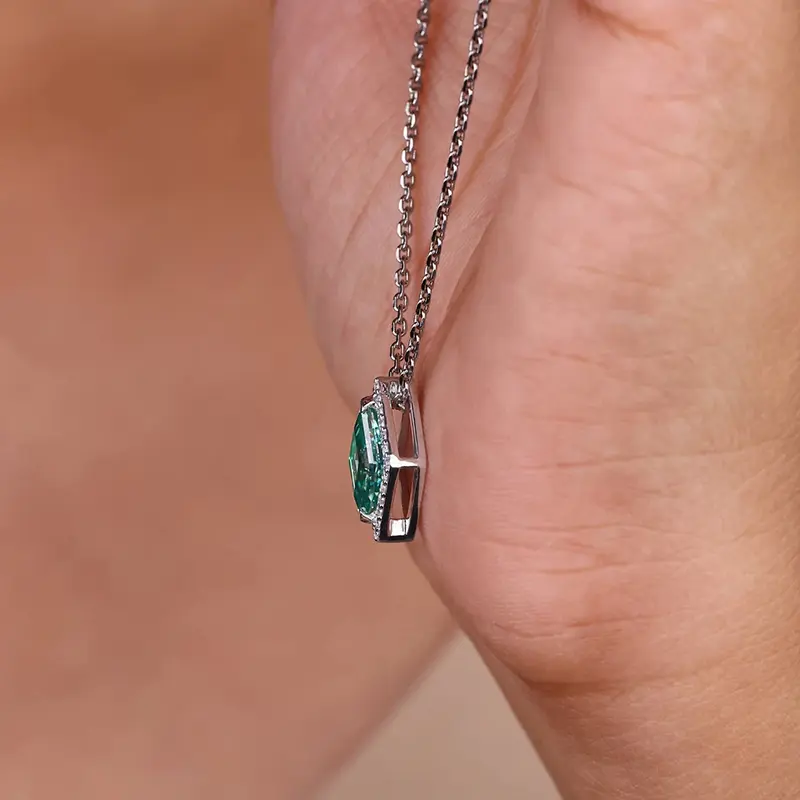 Huitan Chic Rhombic Green Cubic Zirconia Pendant Necklace for Women New Trendy Wedding Accessories Luxury Elegant Lady Jewelry