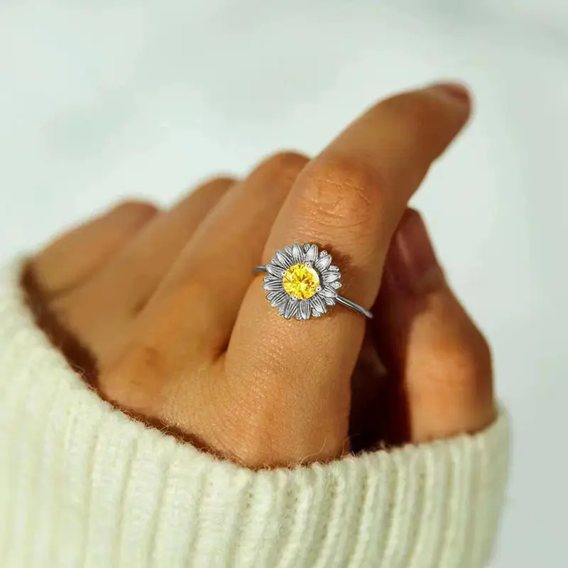 Huitan Elegant Flower Rings for Women Bright Round Yellow Zirconia Accessories for Daily Life Aesthetic Wedding Band Jewelry