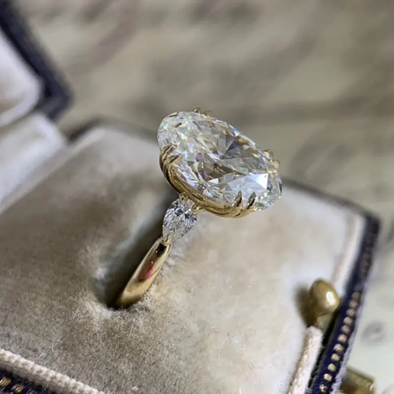 Huitan Classic 4 Claws Cubic Zirconia Ring Luxury Gold Color Wedding Accessories High Quality Simple Versatile Jewelry for Women