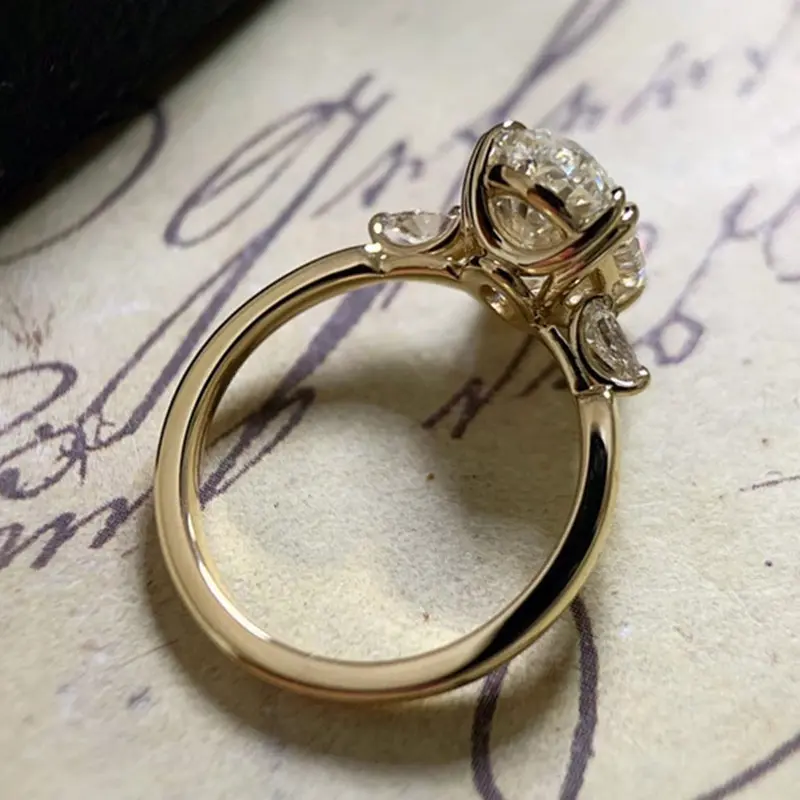 Huitan Classic 4 Claws Cubic Zirconia Ring Luxury Gold Color Wedding Accessories High Quality Simple Versatile Jewelry for Women