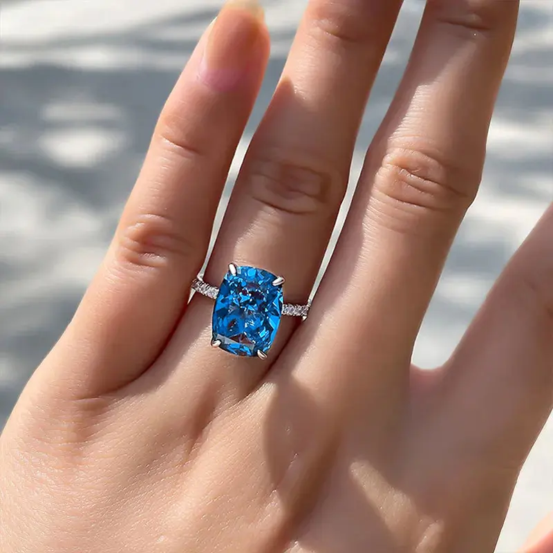 Huitan Big Oval Sky Blue CZ Rings for Women Fashion Elegant Lady's Finger Accessories Wedding Anniversary Party Trendy Jewelry