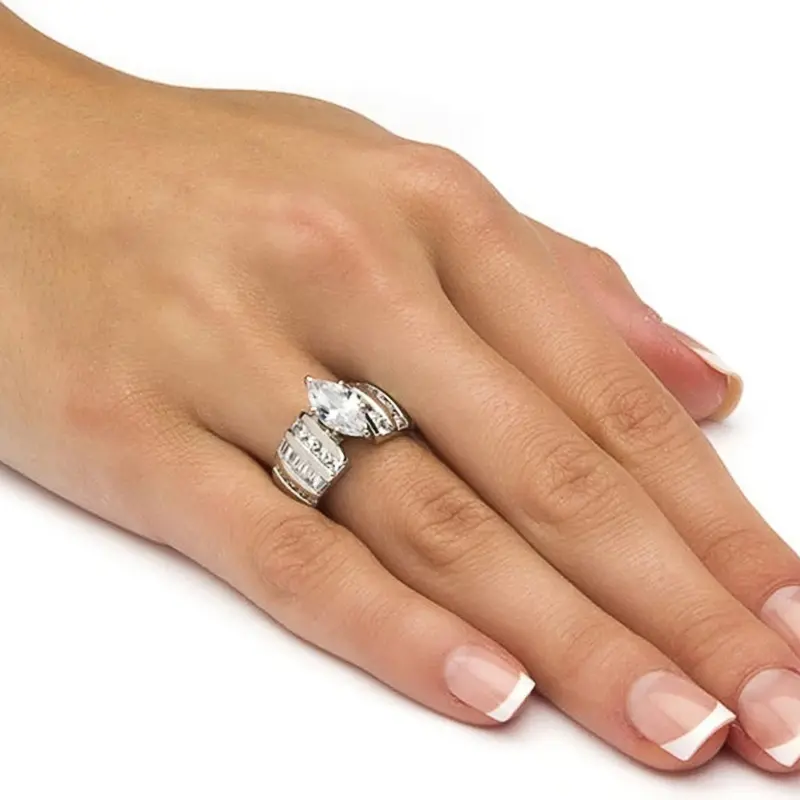 Huitan Newly-designed Engagement Rings with Brilliant CZ Crystal Rings for Women Gorgeous Bridal Marriage Party Trendy Jewelry