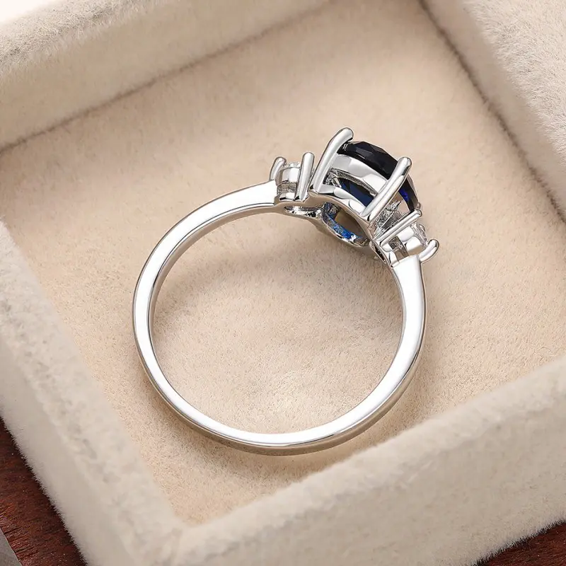 Huitan Elegant Oval Blue Cubic Zirconia Women Rings Wedding Anniversary Party Luxury Accessories for Lady Gift Statement Jewelry