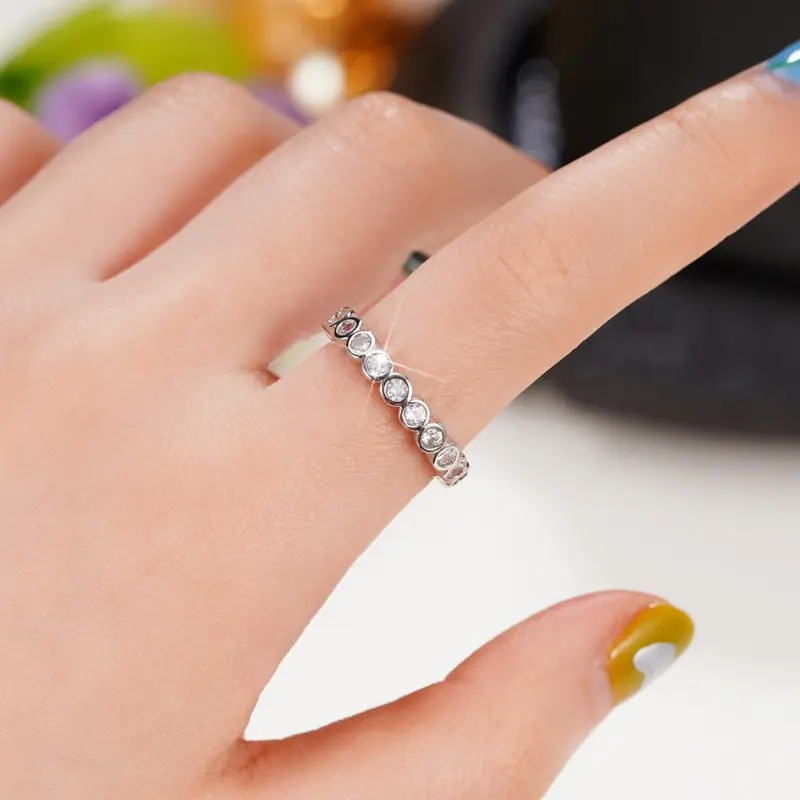 Huitan Exquisite Cubic Zirconia Rings for Women Full Paved Round CZ Silver Color Fashion Promise Rings Versatile Girls Jewelry