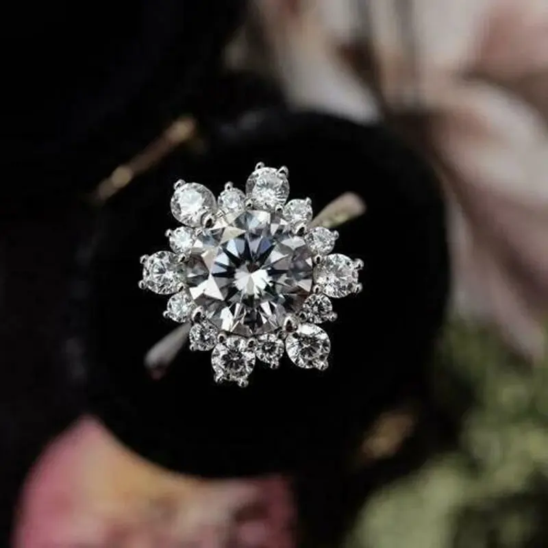 Huitan Snowflake Shaped Cubic Zirconia Rings for Women Newly Designed Bling Bling Wedding Band Accessories Party Fashion Jewelry