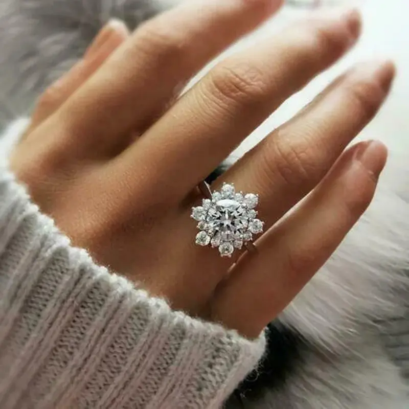 Huitan Snowflake Shaped Cubic Zirconia Rings for Women Newly Designed Bling Bling Wedding Band Accessories Party Fashion Jewelry
