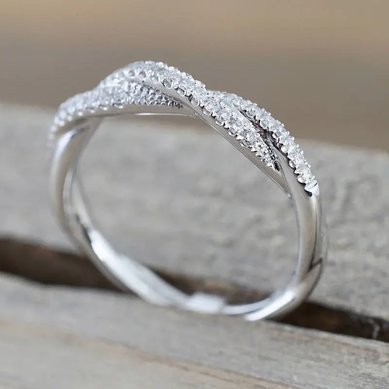 Huitan Simple Design Engagement Band Rings for Women Luxury Crystal Cubic Zirconia Proposal Ring High Quality Statement Jewelry