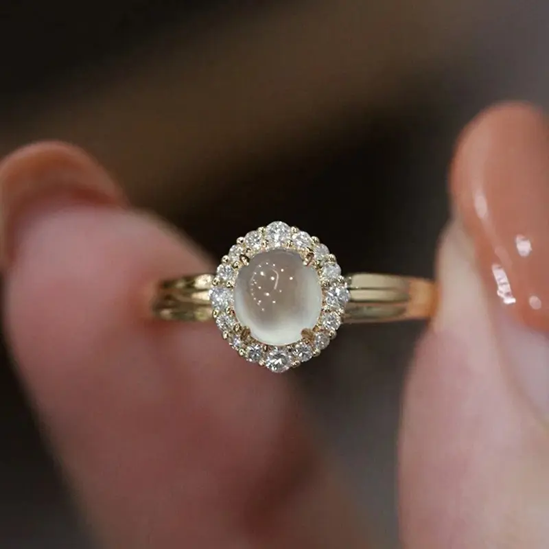 Huitan Trendy Imitation Opal Women Rings Gold Color Luxury Wedding Accessories Anniversary Party Temperament Elegant Hot Jewelry