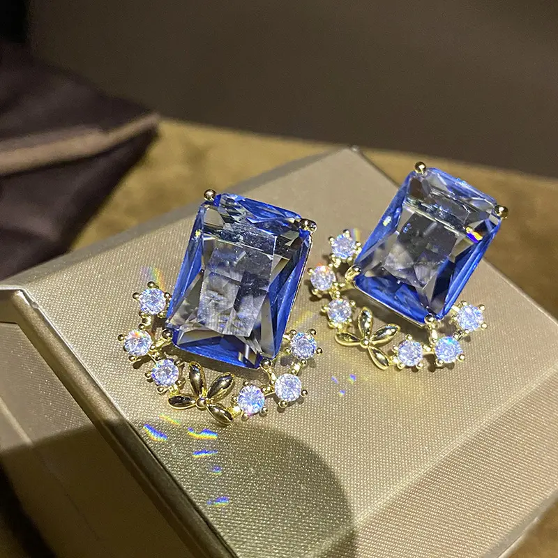 Huitan Charming Lady Gold Color Pierced Earrings Bridal Wedding Jewelry Brilliant Zirconia Accessories for Engagement Ceremony