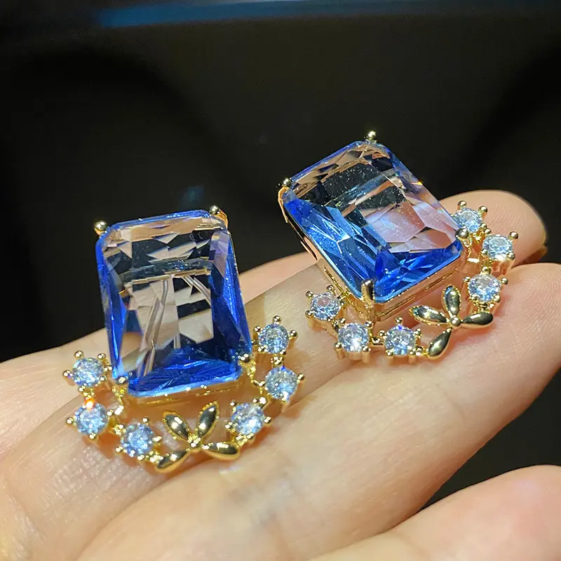 Huitan Charming Lady Gold Color Pierced Earrings Bridal Wedding Jewelry Brilliant Zirconia Accessories for Engagement Ceremony