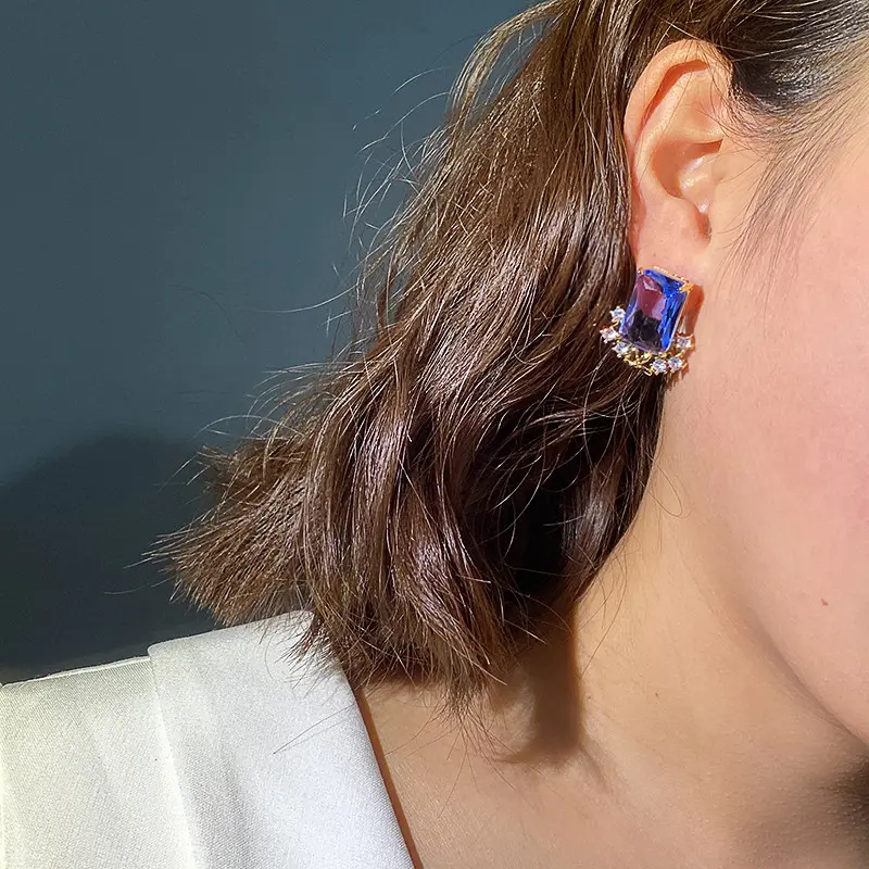 Huitan Charming Lady Gold Color Pierced Earrings Bridal Wedding Jewelry Brilliant Zirconia Accessories for Engagement Ceremony