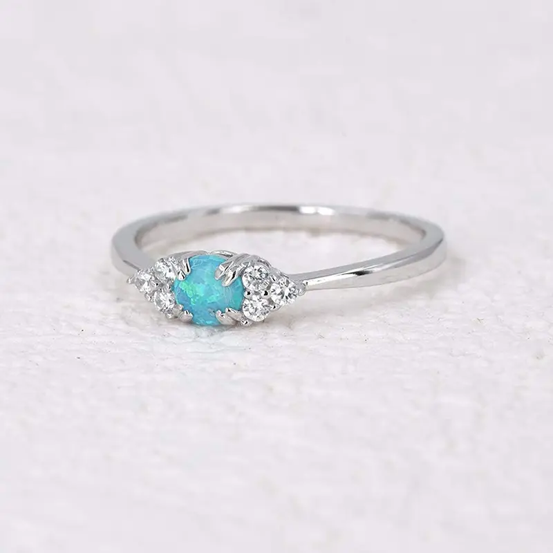 Huitan Round Blue Imitation Opal Ring Elegant Women Exquisite Wedding Band Shiny Zirconia Finger Jewelry for Engagement Ceremony