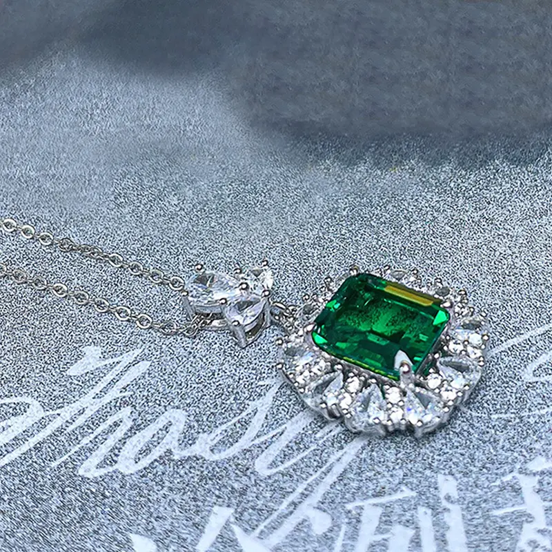 Huitan Gorgeous Green Cubic Zirconia Pendant Necklace for Women Modern Fashion Female Wedding Party Elegant Accessories Jewelry