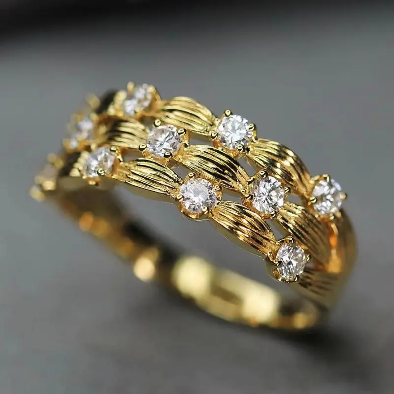 Huitan Modern Fashion Women Wedding Rings Paved Dazzling CZ Stone Luxury Trendy Engagement Bands Proposal Ring Statement Jewelry