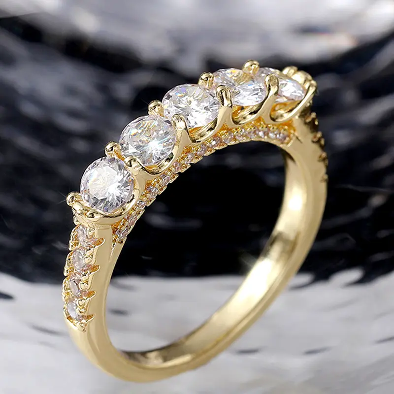 Huitan Simple Design Women Party Finger-rings Brilliant Round Cubic Zirconia Gold Color Versatile Accessories Statement Jewelry