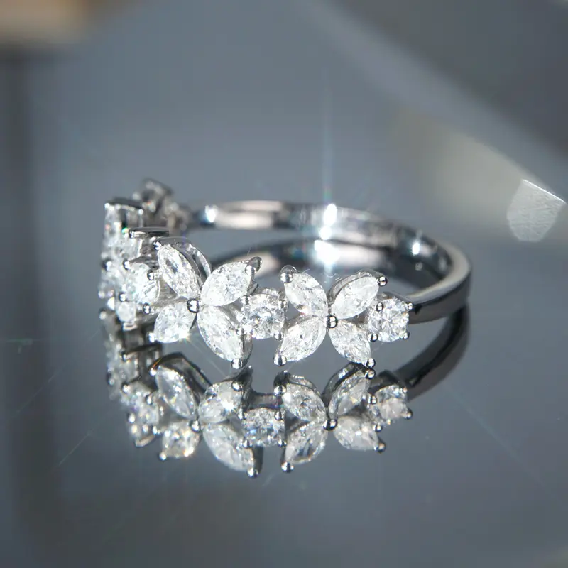 Huitan New Chic Women's Rings Inlaid Crystal Cubic Zirconia Fashion Contracted Design for Dance Party Stylish Girls Ring Jewelry