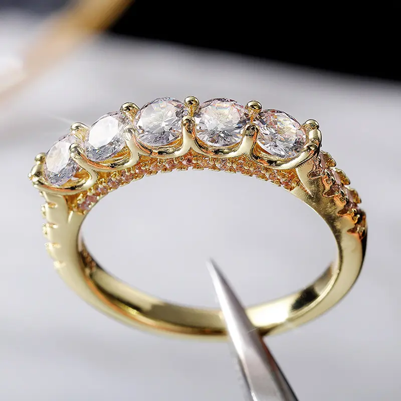Huitan Simple Design Women Party Finger-rings Brilliant Round Cubic Zirconia Gold Color Versatile Accessories Statement Jewelry