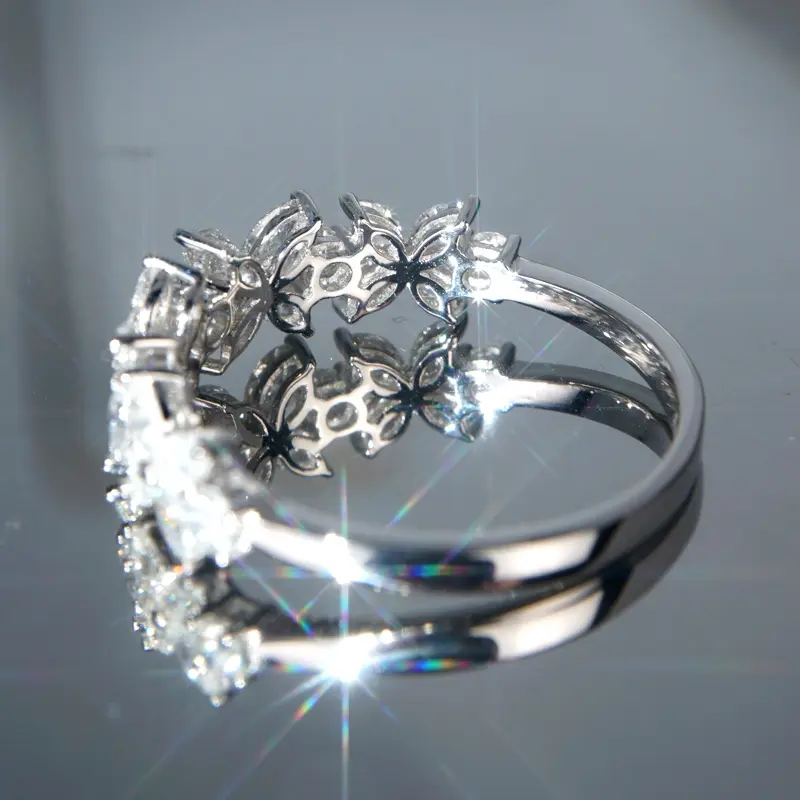 Huitan New Chic Women's Rings Inlaid Crystal Cubic Zirconia Fashion Contracted Design for Dance Party Stylish Girls Ring Jewelry