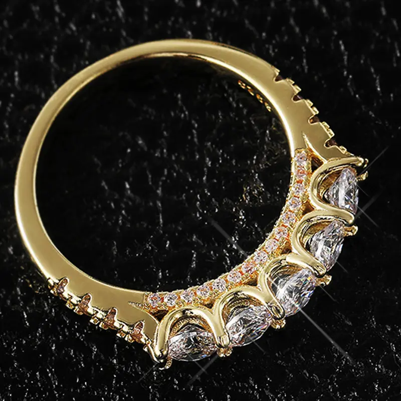 Huitan Simple Design Women Party Finger-rings Brilliant Round Cubic Zirconia Gold Color Versatile Accessories Statement Jewelry