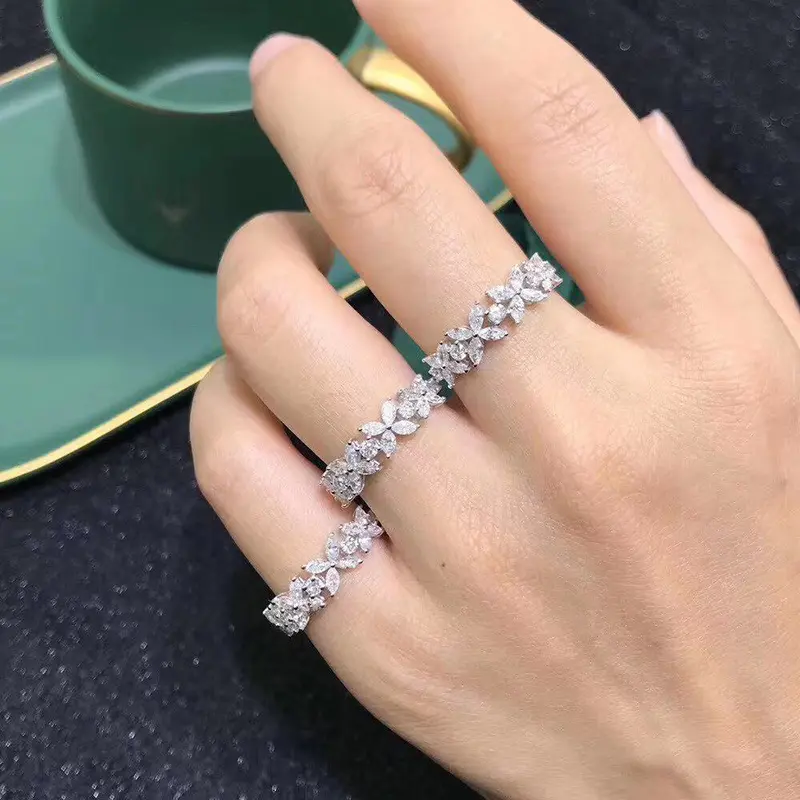 Huitan New Chic Women's Rings Inlaid Crystal Cubic Zirconia Fashion Contracted Design for Dance Party Stylish Girls Ring Jewelry